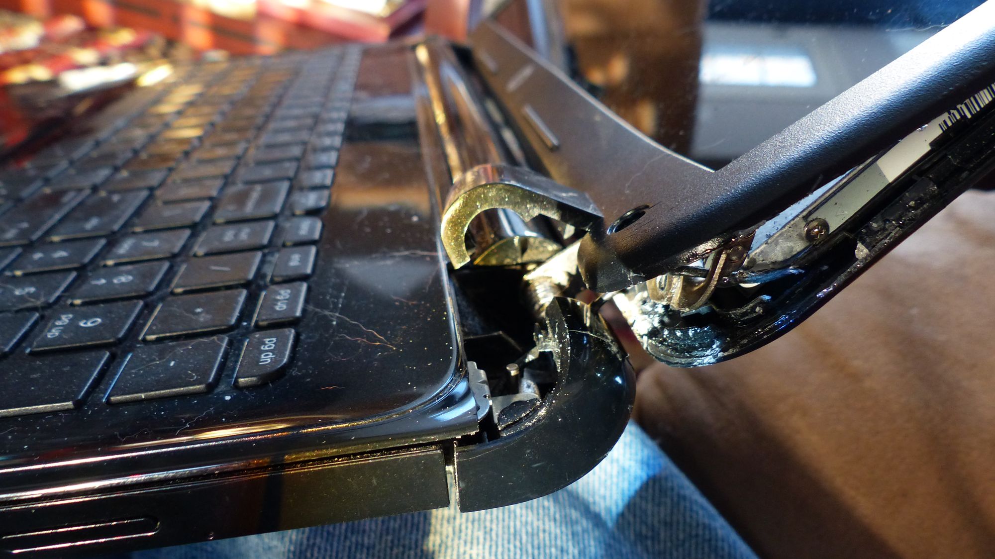 laptop hinges repair